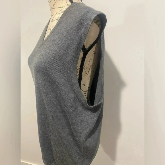 Jos. A. Bank Traveler Merino Wool Vest Sweater 100% Merino Wool size LARGE Gray - Picture 3 of 7